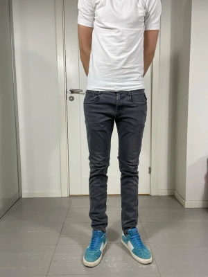 Replay Anbass Hyperflex Jeans - Säljer nu dessa Replay Anbass Hyperflex Jeans, W31 o L32, skriv för fler bilder/frågor🙌🏼