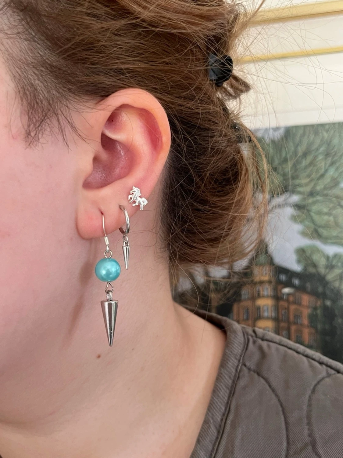 Ljusblåa örhängen med nitar handgjorda  - 2