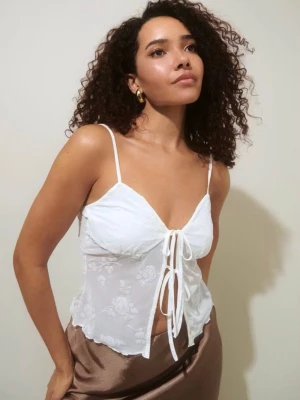 Gina topp - Tie singlet topp från Gina Tricot, ny med prislapp kvar. Originalpris 300kr, slutsåld på hemsidan. 💗