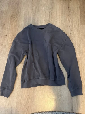 Två tröjor - Två styrken tjocktröjor i S från lager 157. De är bästa aldrig använda. Jag säljer både för 40 kr tillsammans.