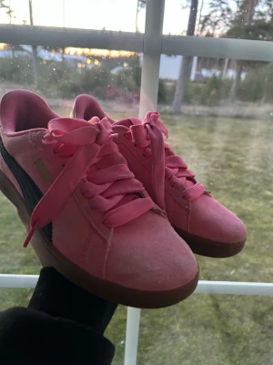PUMA chunky sneakers  - Säljer dessa skor från Puma använd ca 2 gånger. Väldigt bra skick med minimala fläckar (som går att ta bort) 🥰 lägg gärna prisförslag! Storlek 39 
