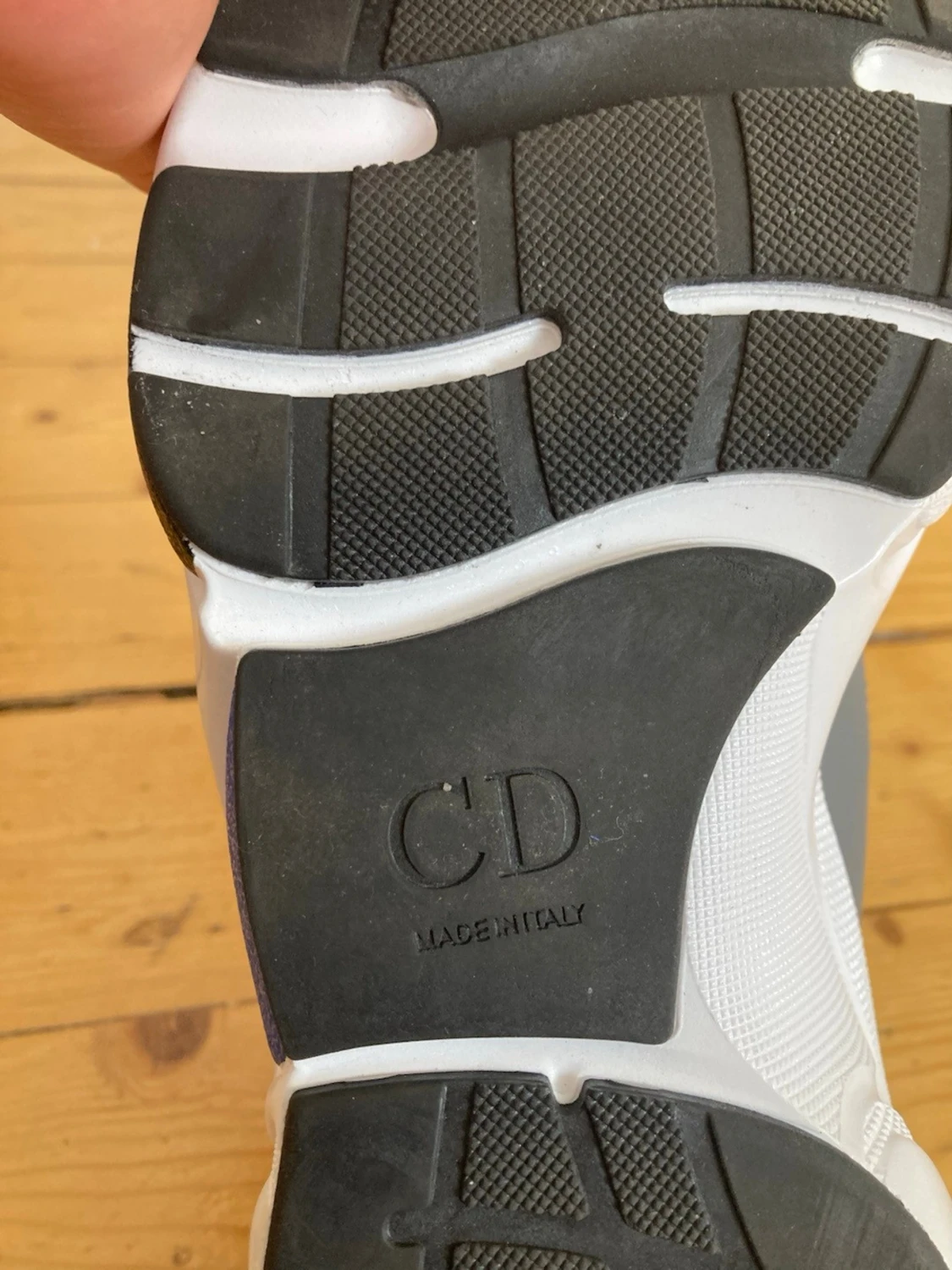 Vita och grå sneakers med blå mesh - 5