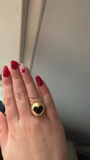 Guld ring med hjärta - Super alt ring. Köpt i italien. Inte använd så vet ej om den rostar. 
