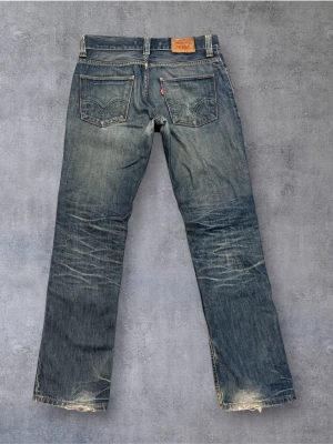 Vintage Levis 511 Slim Bootcut - Säljer dessa grymt snygga Levis med galna fades. Lite heelbite men bidrar nog mer till utseendet enligt mig. Mått- Midja: 41 Ytterben: 103 Benöppning: 19 Pris kan diskuteras 😁