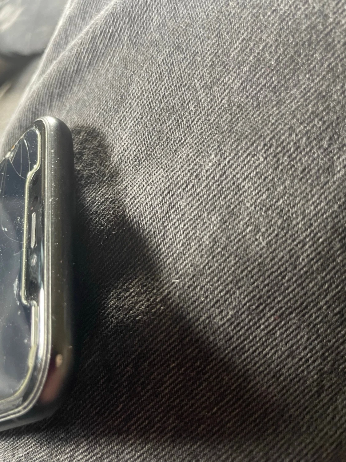 Svart iPhone XR med svart skal - 5