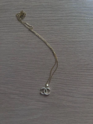 CC halsband  - Fint halsband, jätte fint skick, guldplätterat