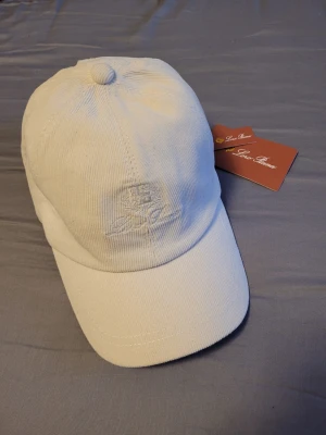 Loro Piana keps - Äkta!! Helt oanvänd med prislappar kvar, riktigt snygg