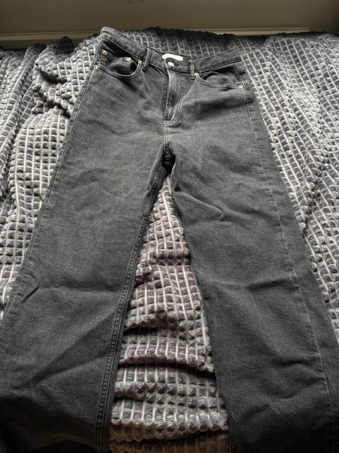 Mörk Gråa raka jeans med fem fickor