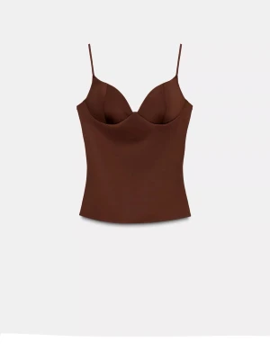 Brun/röd zara topp med smala axelband - Snygg brun röd topp från Zara med smala axelband och markerade kupor, Materialet känns mjukt och följsamt mot kroppen. Tröjan är aldrig använd och har prislappen kvar💗