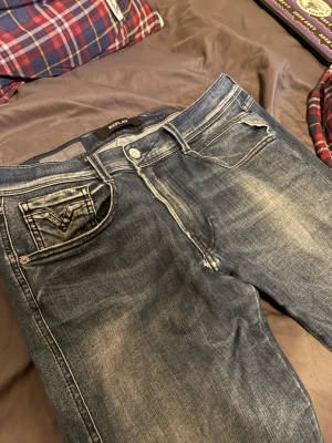 Replay Hyperflex - Ett par riktigt stiliga replay hyperflex köpta för 2500, byxorna har sköts väl och är i mycket bra skick, priset är inte hugget i sten och snabb affär blir billigare ☺️
