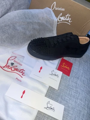 LOUBS - Fint skor