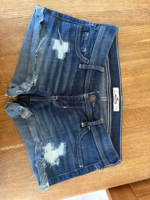 Lågmidjade Hollister shorts  - Hollister shorts med lågmidja, sjukt snygga💕