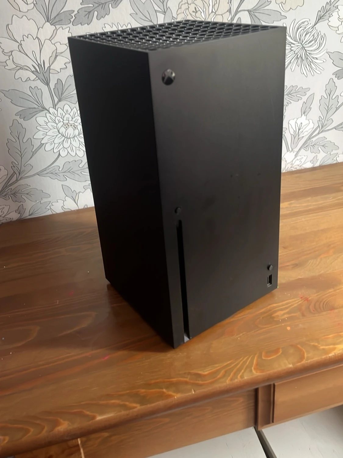 Xbox Series X med vit handkontroll - 1