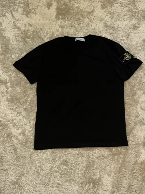 Stone island t-shirt  - Stone island t shirt, sitter S, jätte bekväm🙌 inga skador eller något negativt