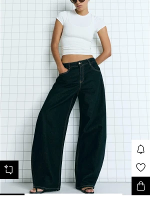 Wide leg från bershka  - Säljer mina Wide leg jeans från bershka, nya använt 2 gånger. Nypris 399. Storlek 38.
