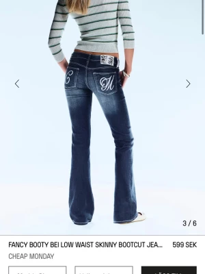 Bootcut jeans från Cheap Monday - Storlek 28/32 Helt nya! Endast testade på, köpte dom i mars men dom va för stora och lämnade inte tillbaka dom i tid🩷