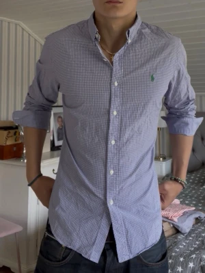 Ralph Lauren M - Snygg Sommarskjorta från RL storlek L sitter som M Modellen är 188 väger 78 Hör av er vid minsta fundering!