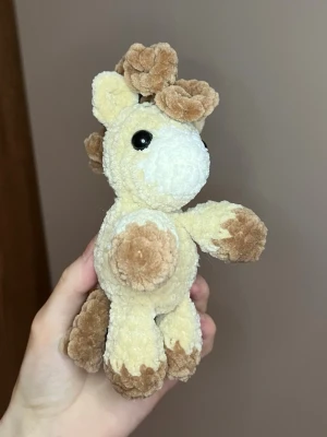 Virkad häst - Liten virkad häst i mjukt garn, cirka 15cm lång☺️