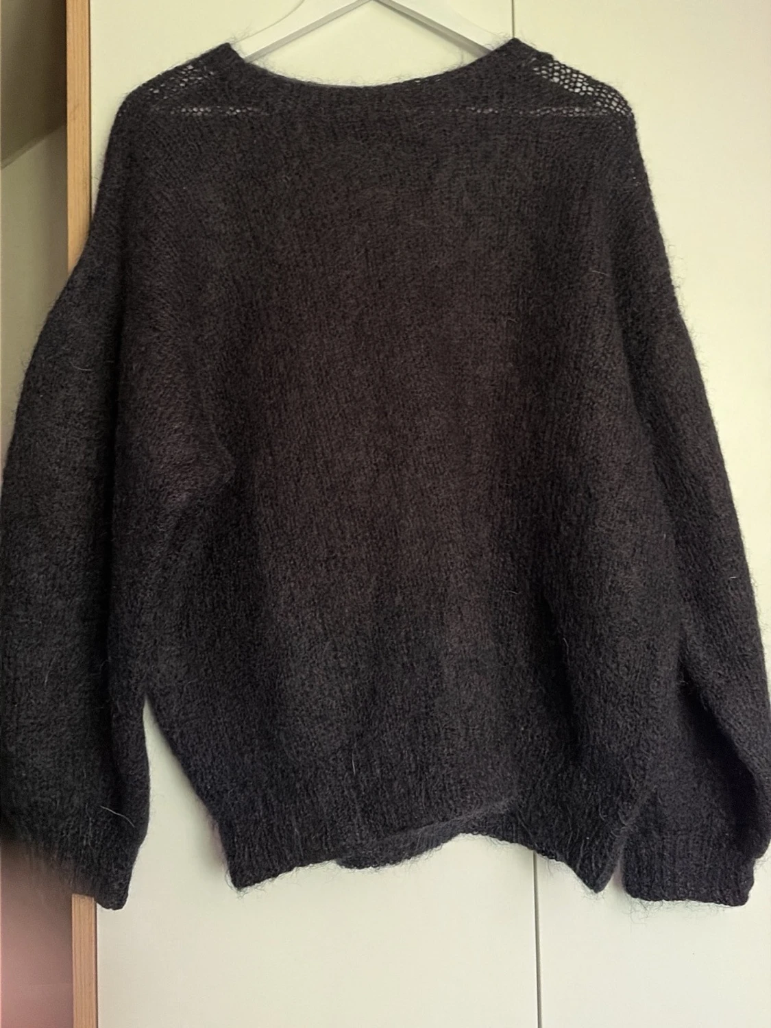Mörkgrå/svart fluffig stickad tröja ( M/L )