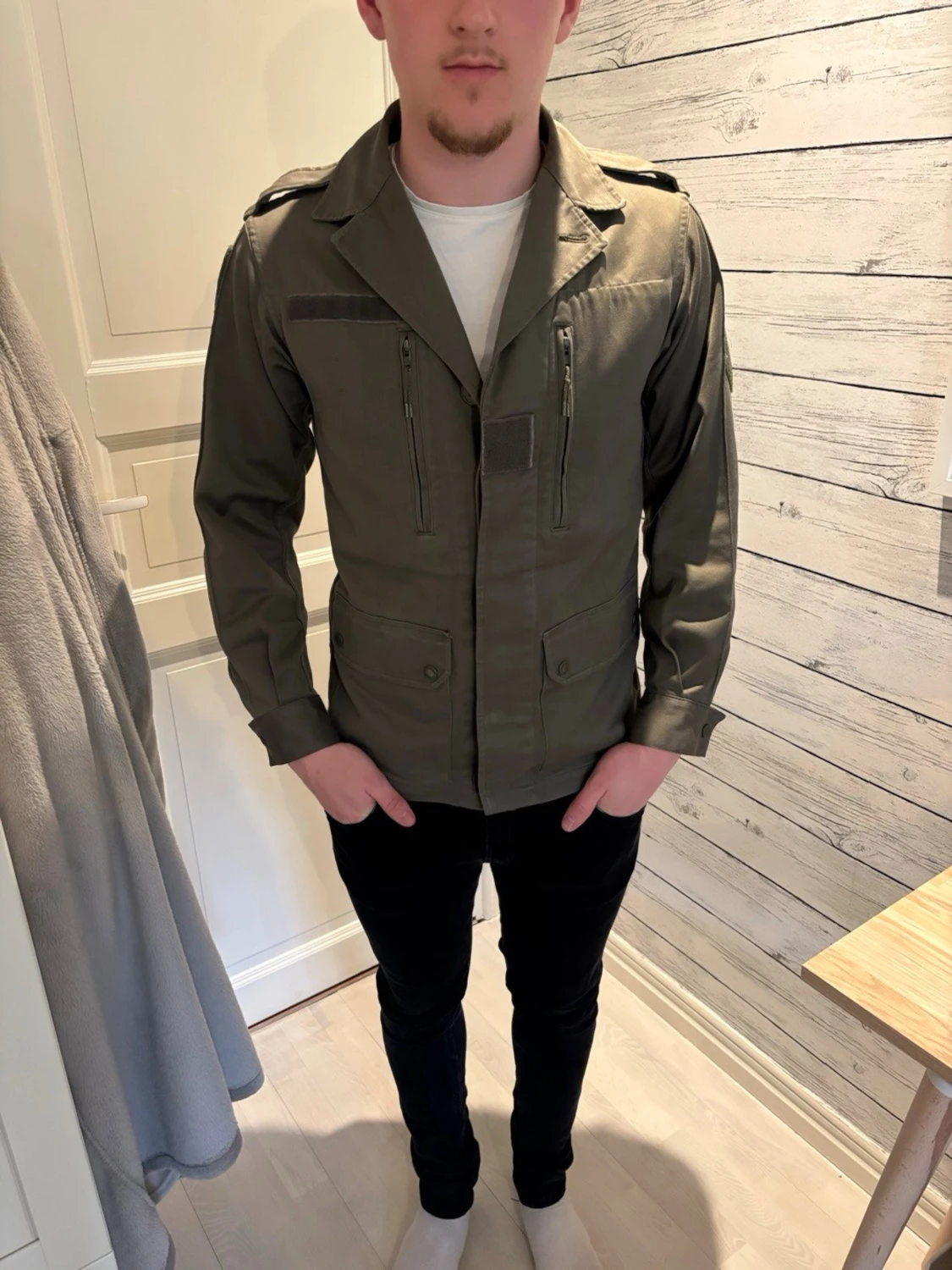 Olivgrön militärjacka