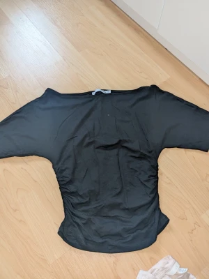 Tröja - Offshoulder tröja i storlek xs. Använd typ en gång💕💕💕