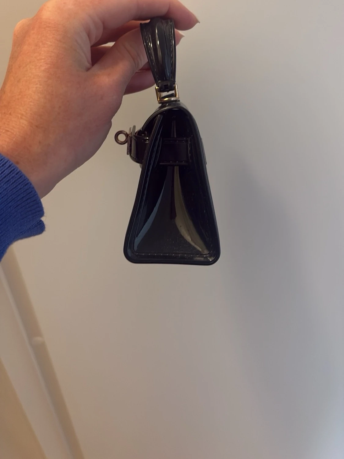 Mini svart lackad handväska - 1