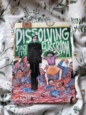 Dissolving Classroom av Junji Ito - Skräck manga dissolving classroom av junji ito i nytt skick 