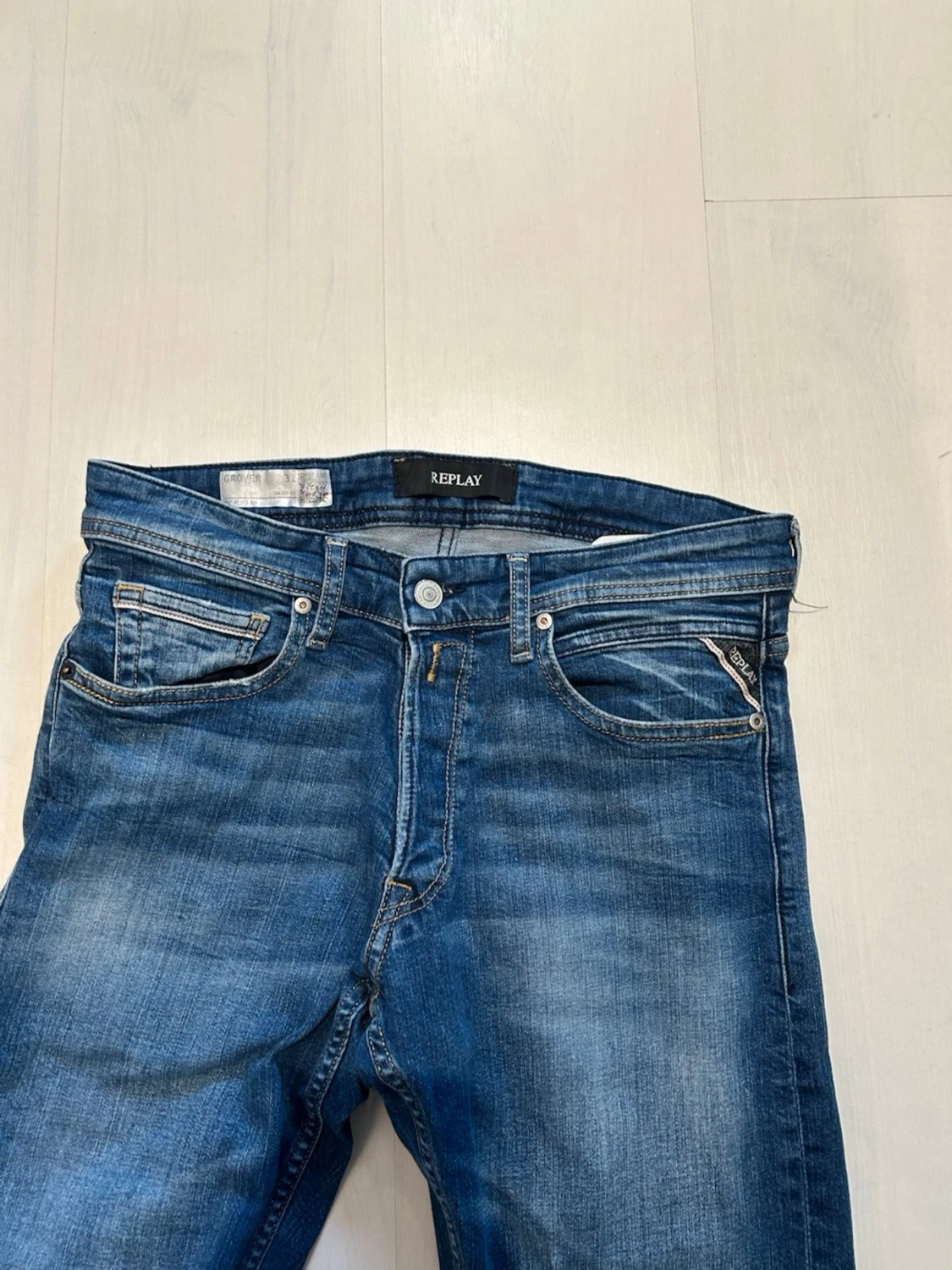 Blå jeans från Replay med slitningar - 1