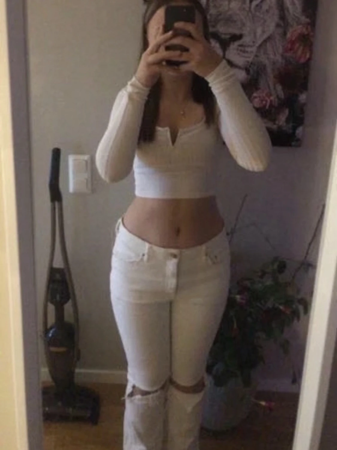 Vita ripped jeans med hål på knäna - 1