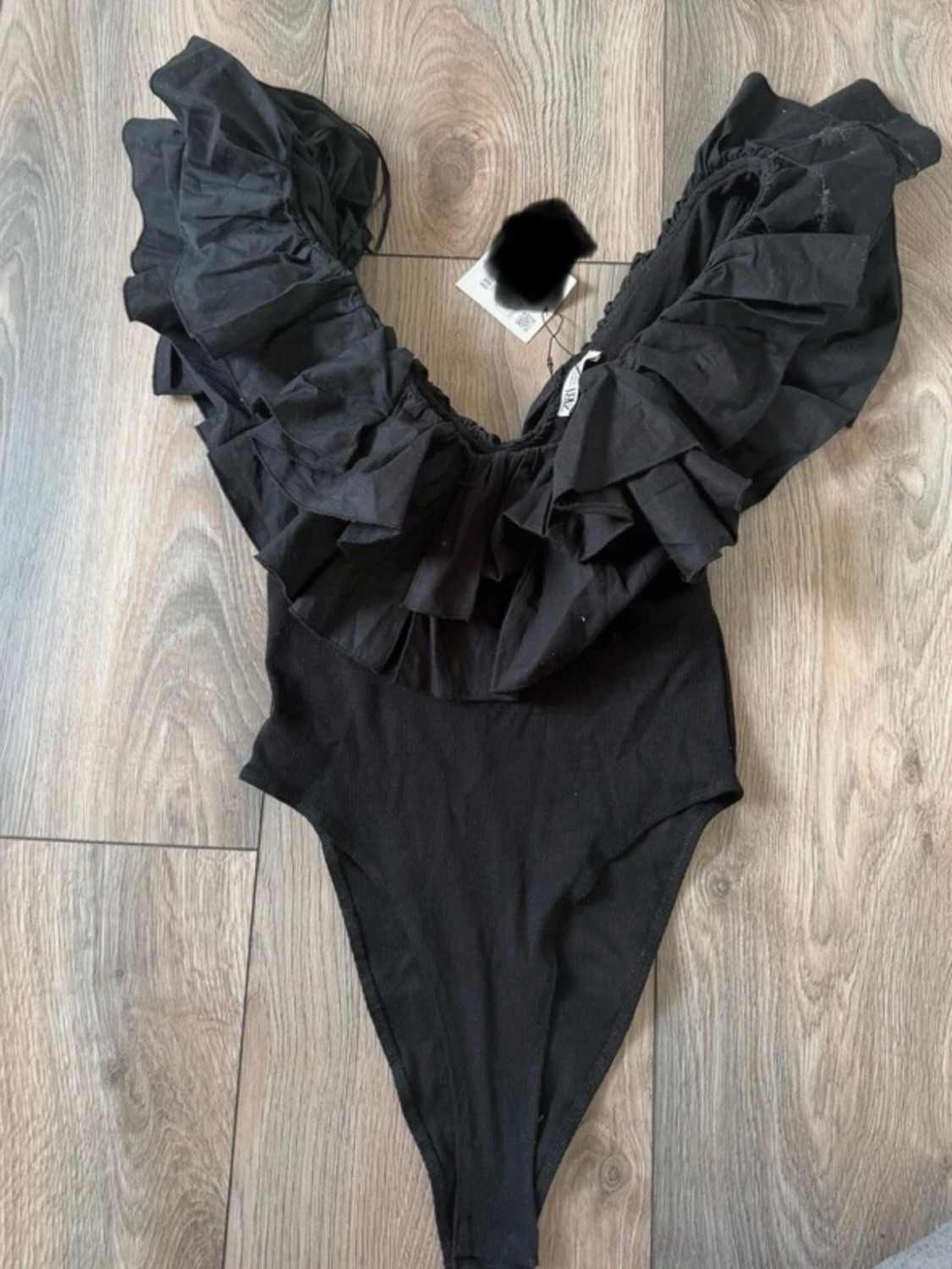 Ny populärt body  med volangdetaljer - 1