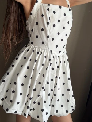 Polka dot klänning - Underbar polka dot klänning! Köp gärna med bundle 🌞