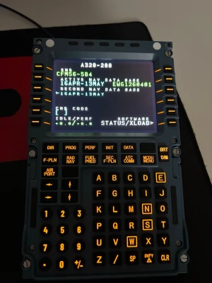 Airbus MCDU A320 - Säljer denna A320 MCDU av WinCtrl (Winwing) då jag inte har tid för flight sim längre. Den är köpt strax innan nyår och fungerar utmärkt till Microsoft Flight Simulator 2024. Nypris: ca 1400kr Mitt pris 1100, kan diskuteras vid snabb och smidig affär.
