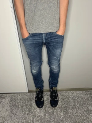 Replay Jeans - Replay Jeans| Storlek: 31/34| Modellen är 179 cm| Skick: 9/10| Pris: 349kr| Priset går alltid att diskutera😊riktigt snygga byxor som är super sköna och lätt att styla💥 💥bara att höra av sig om man har frågor och funderingar 💥