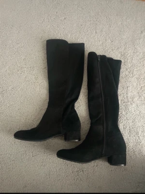 Svarta mockastövlar - Andvända en gång🥰köpta för 799kr