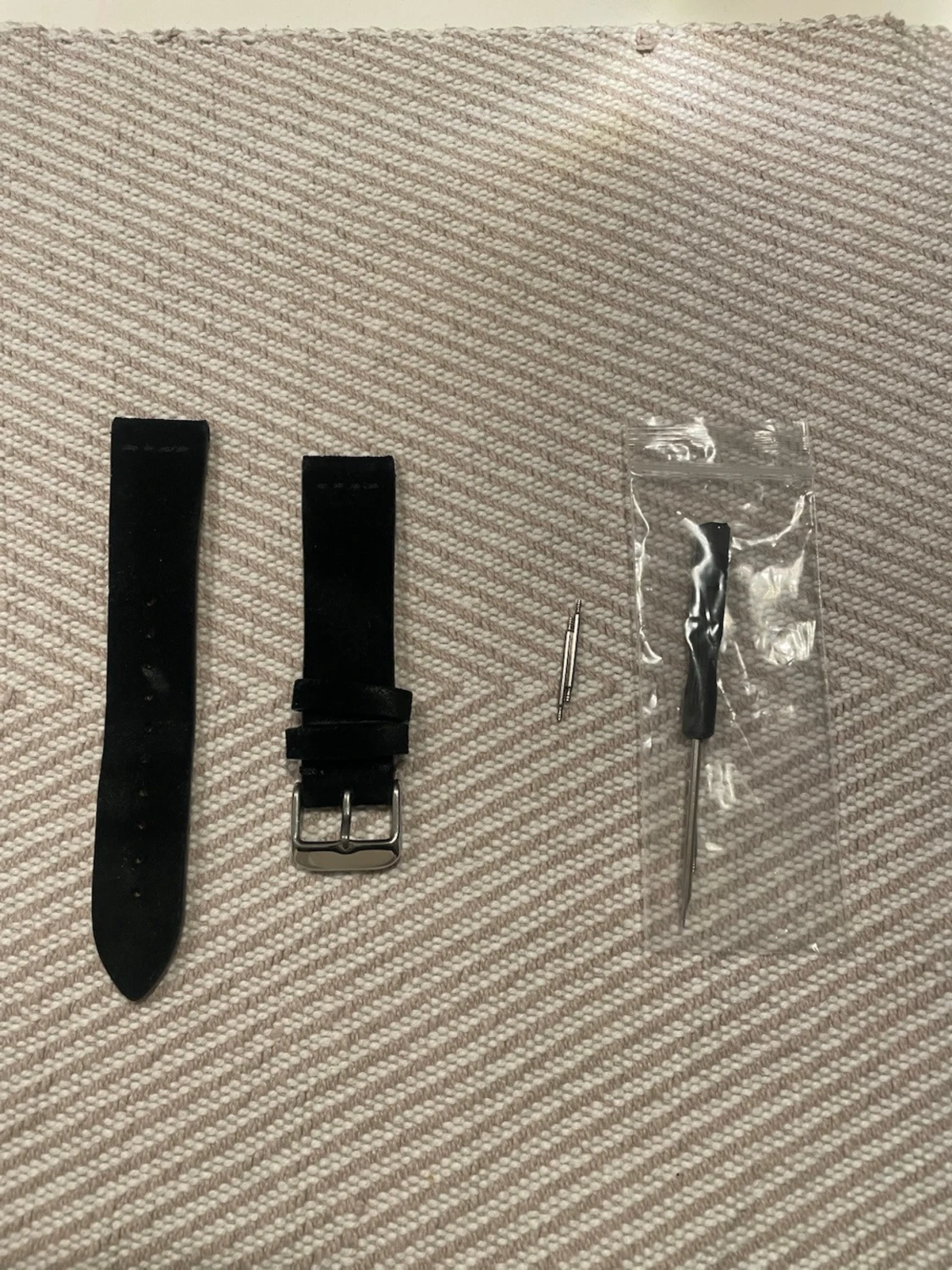 Svart klockarmband i mocka, 20MM