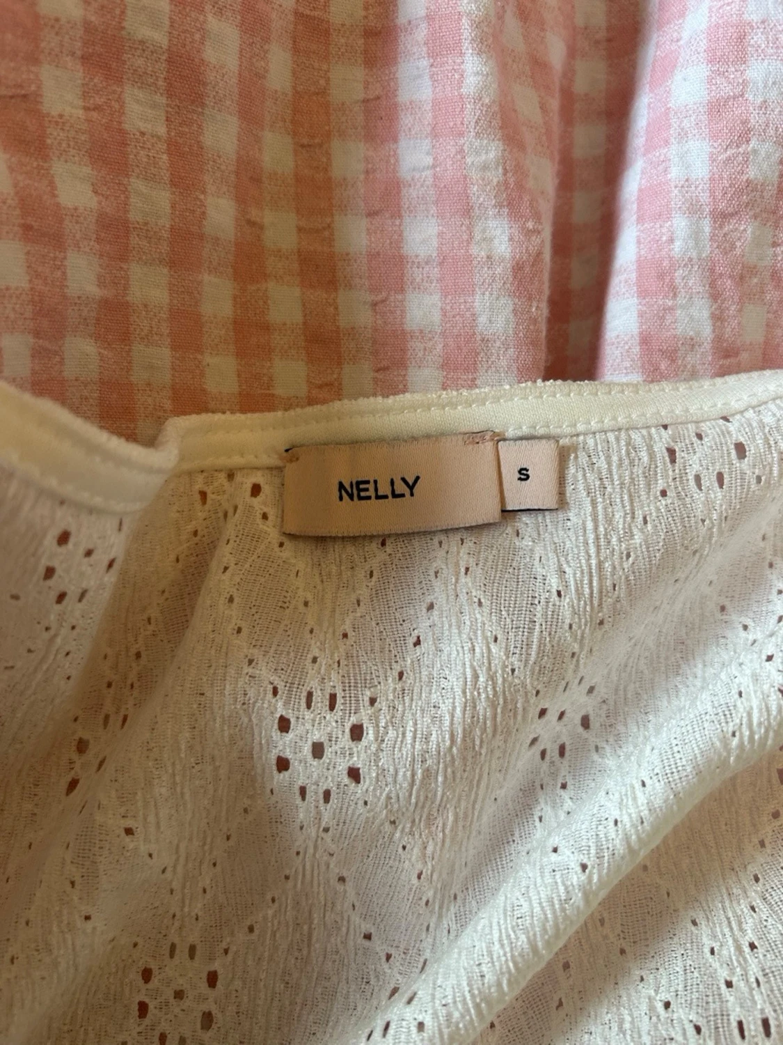 Vit blus med knyt och volangärm - 3
