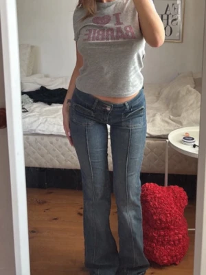 Blå low waist bootcut jeans - Supersnygga bootcut jeans från Nelly. Använda några få gånger.