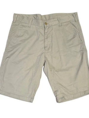 Carhartt Presenter Bermuda Beige Shorts - W34 - Gott skicki - Kommer vara med i Sneakershyllans Live på Plick den 2 Juli