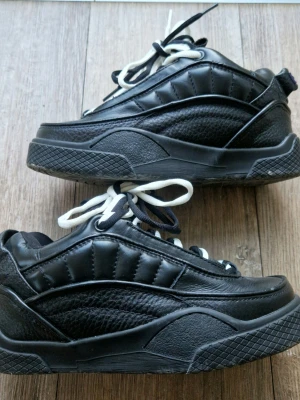Eytys Harmony Sneaker stl 35 - Säljer då de är för små för mig som är stl 36. Knappt använda, mycket bra skick.