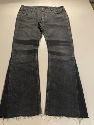 Bootcut jeans  - Skriv om du har några frågor