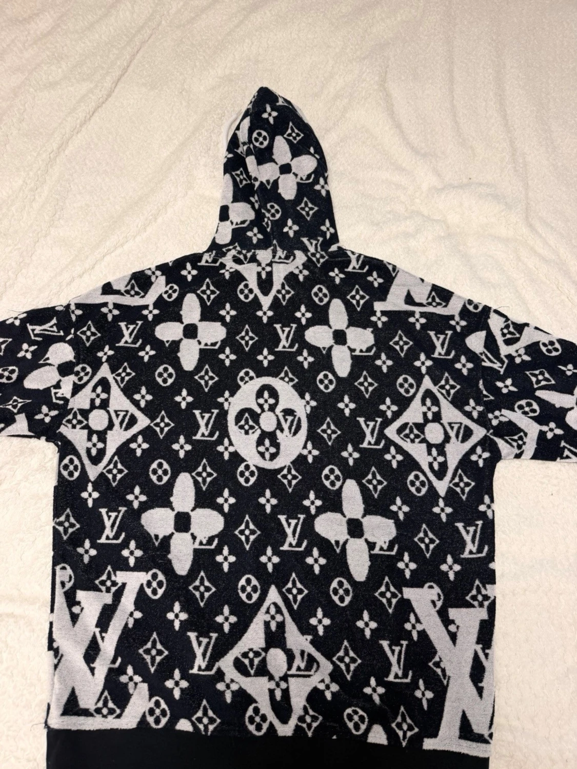  Monogram Hoodie – Ett riktigt statement-plagg 🔥 - 3