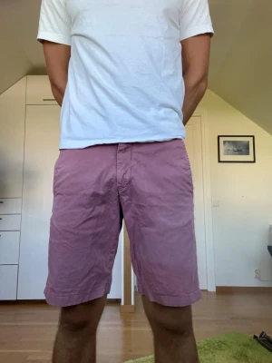 Rosa bomullsshorts  - Rosa shorts från NN07 i 97% bomull. Strl 31. Inga defekter. Modellen är 178 cm och väger 77kg. Hör gärna av dig vid frågor!