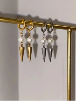 Örhängen  - Stilrena örhängen i rostfritt stål och pärla ❣️Modell ”Hope” finns i både guld och silver 