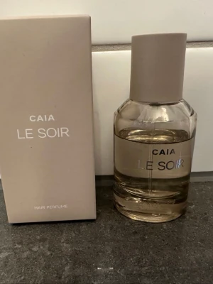 SÖKER Caia le soir - Söker en Caia le soir hår parfym för att jag råkade ta sönder min flickväns.