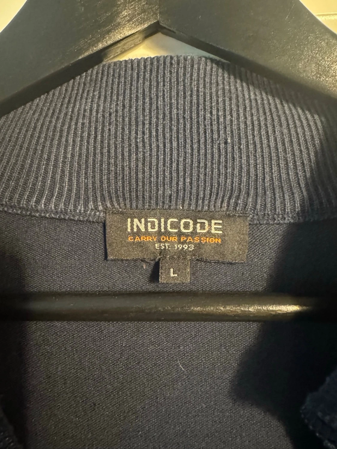 Mörkblå ziptröja från Indicode - 3