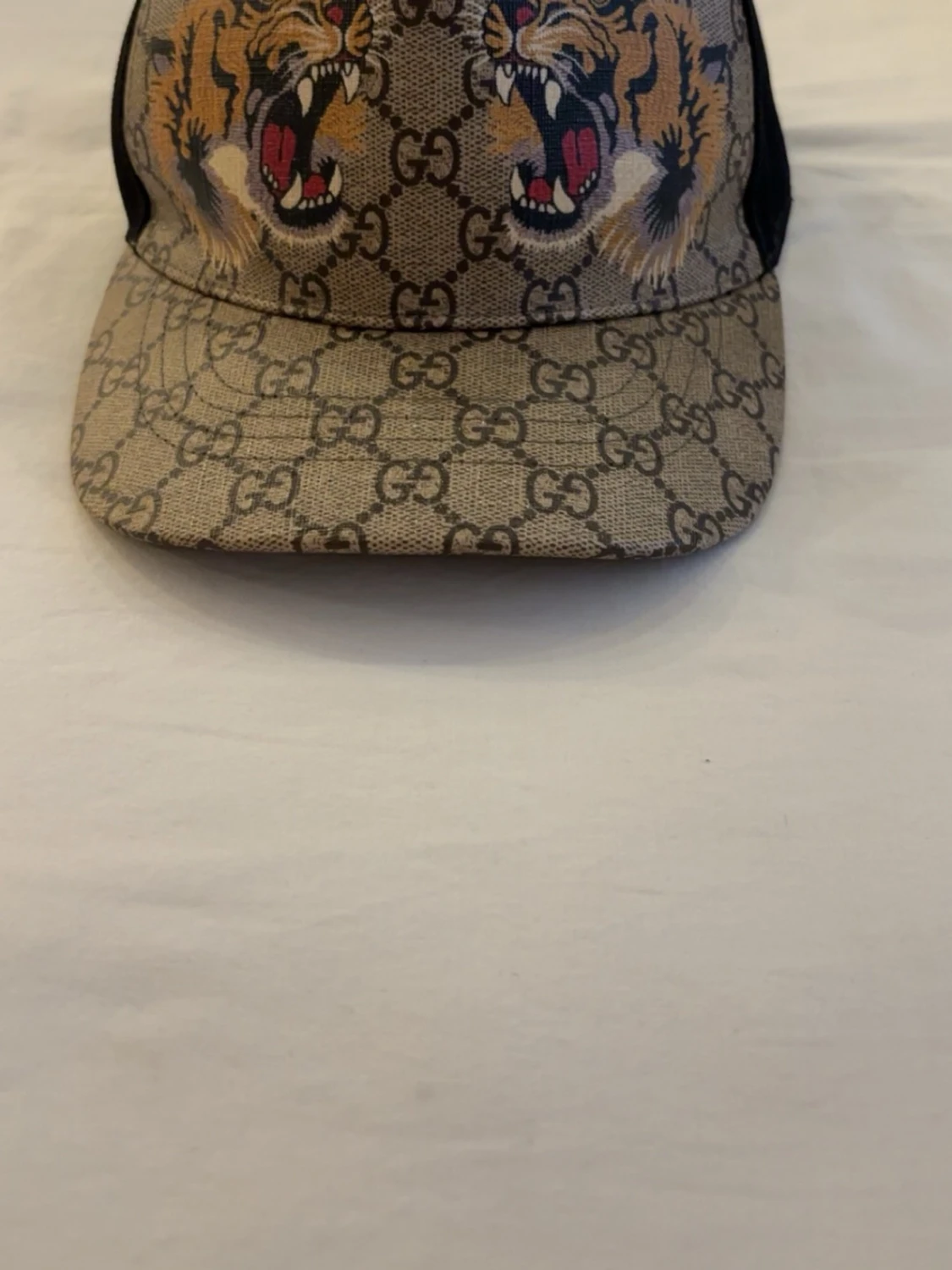 Gucci keps med tigertryck och GG-mönster