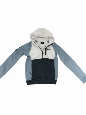 McKenzie hoodie i blått och vitt - Snygg hoodie från McKenzie i färgerna ljusblå, mörkblå och vit. Hoodien har dragkedja framtill, två fickor och en huva. Märkeslogga på bröstet och ärmen. Tillverkad i mjukt och stretchigt material, perfekt för en avslappnad stil.