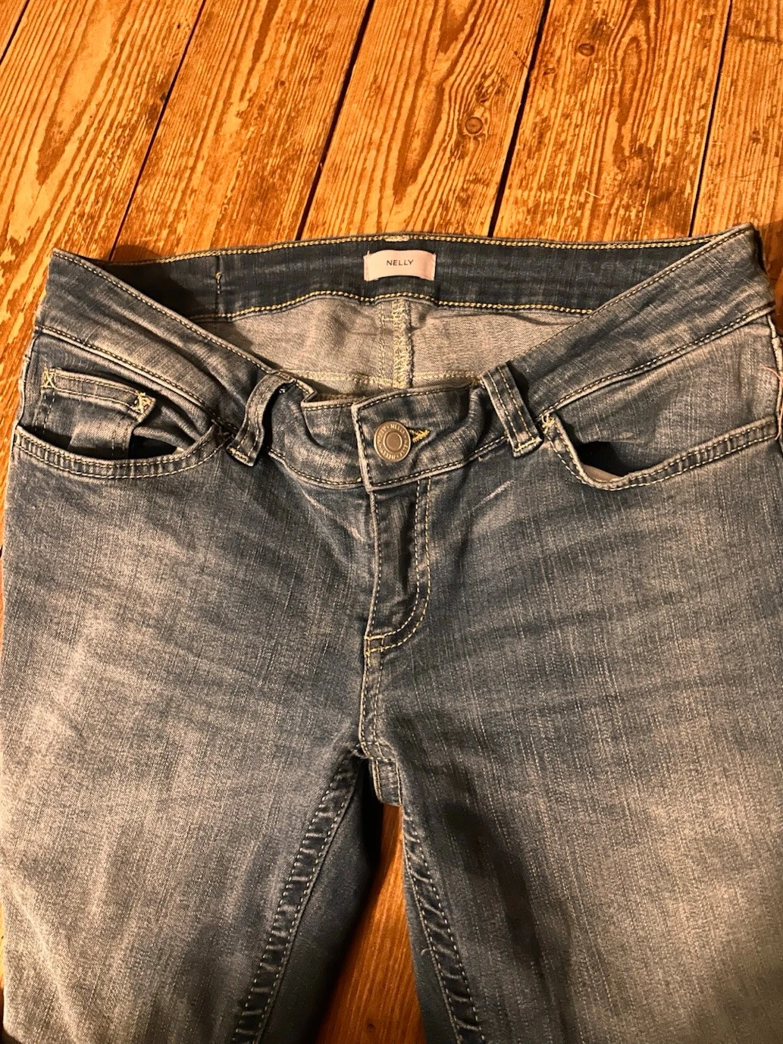 Blå bootcut jeans med slitningar - 3