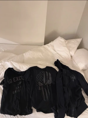 Gasp kläder - T-shirt 100 kr styck. Hoodie 300 kr