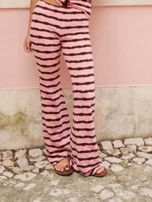 SÖKER BYXORNA  - Söker dessa Zara byxor. Hör av er om ni vill sälja era☺️ Storlek M/ L